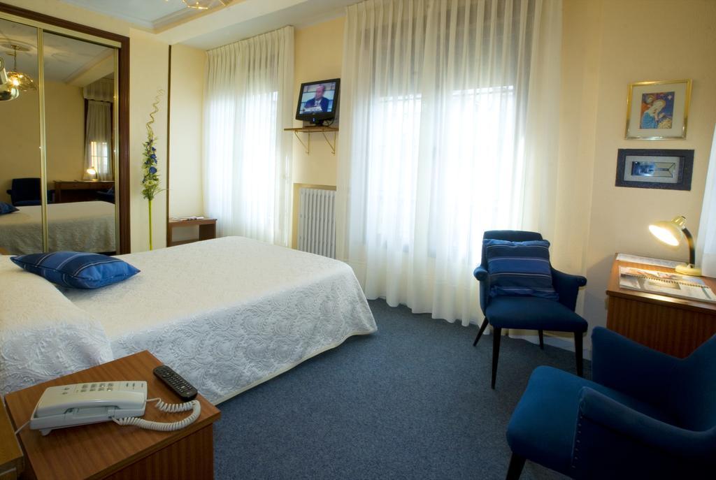 Hotel Castilla Gijon Exterior photo